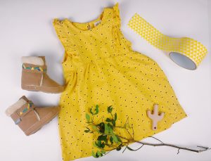 gelbes Baby Kleid mit Volants